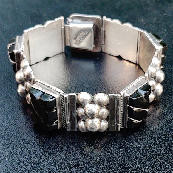 Vintage Taxco Sterling Silver and Carved Onyx Bracelet - Picture 3 of 12